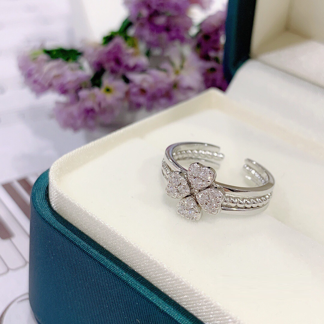 Light Gray Clover Ring Set (adjustable size)